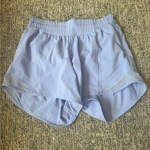 Lululemon Hotty Hot 4inch Low rise shorts